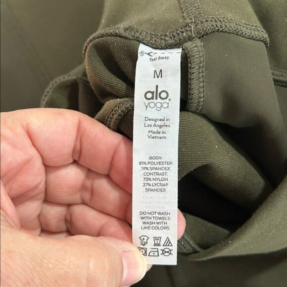 Alo Yoga High Waist Cargo Leggings in Dark Army Green - Size Medium - Picture 12 of 12